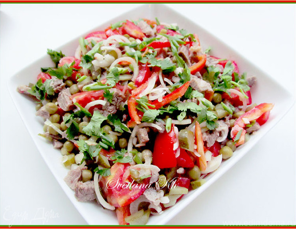 Отличный мясной салат с овощами без майонеза. Простой пошаговый рецепт с фото.