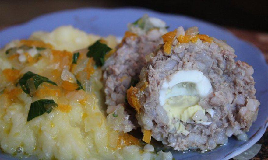 Фаршированные перепелиными яйцами тефтели