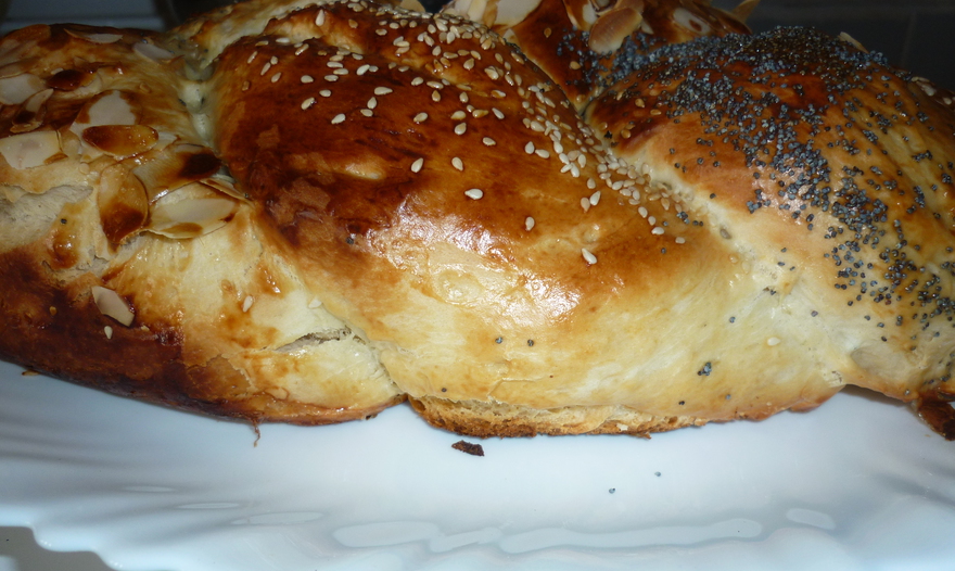 Сдобная плетенка «Три посыпки»