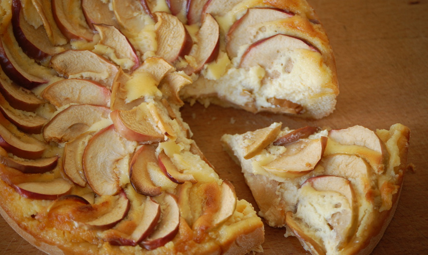 Яблочный тарт с творожным кремом