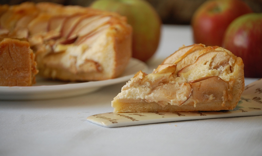 Яблочный тарт с творожным кремом