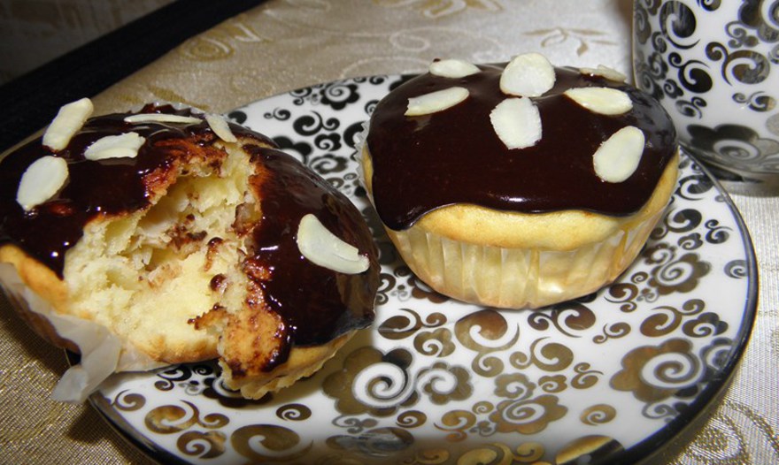 Творожные кексы с шоколадом и бананом