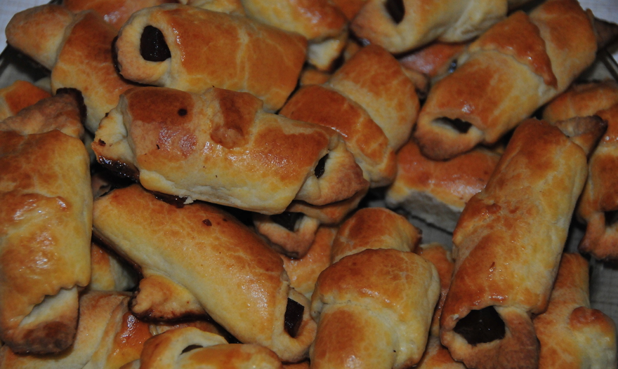 Рогалики с абрикосовым вареньем и грецкими орехами