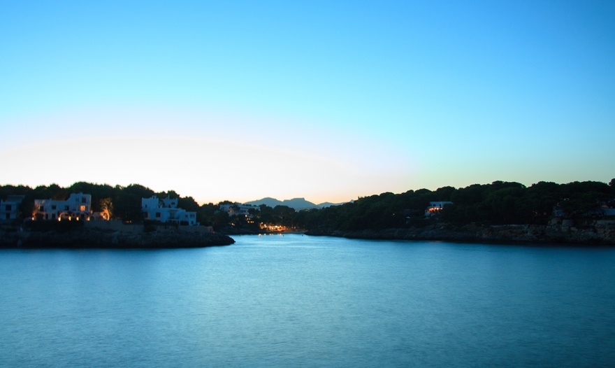 Салат из спаржи и яиц под йогуртовым соусом 