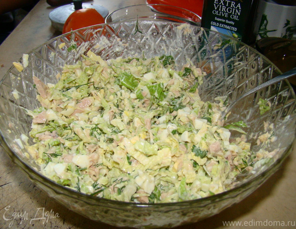 Салат из пекинской капусты с консервированным тунцом