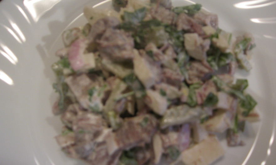 Салат "По-карски" с говядиной и маринованными огурчиками
