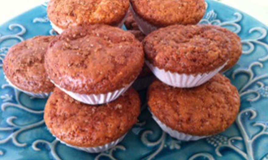 Сахарные маффины с черничным джемом 