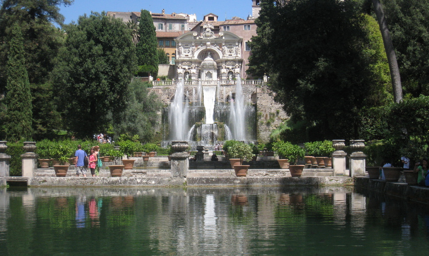 «Солнце» из слоеного теста с рикоттой и шпинатом 