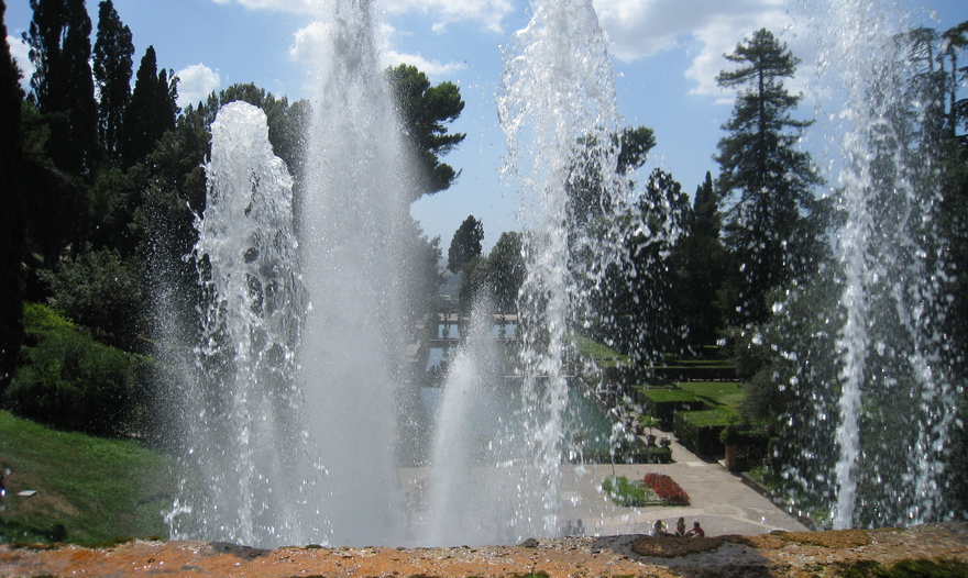 «Солнце» из слоеного теста с рикоттой и шпинатом 