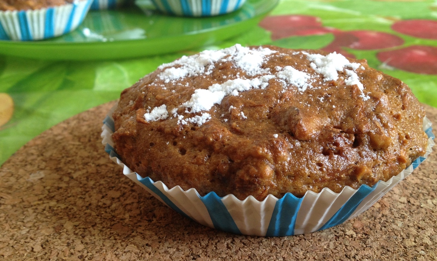 Морковный кекс с грецкими орехами и изюмом