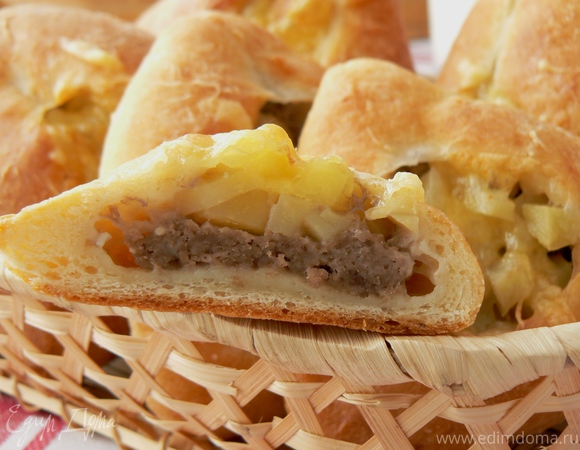 Пирожки с мясом и картошкой в духовке рецепт с фото пошагово