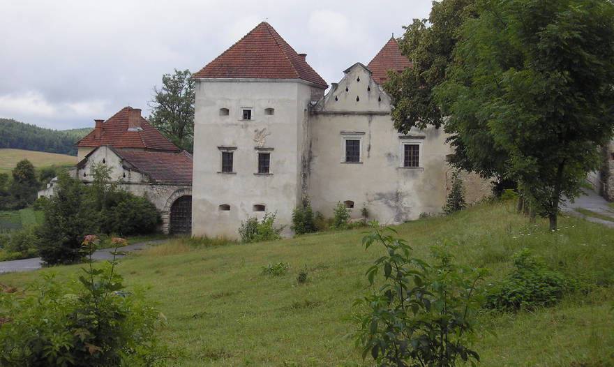 Свинина с овощами в горшочках