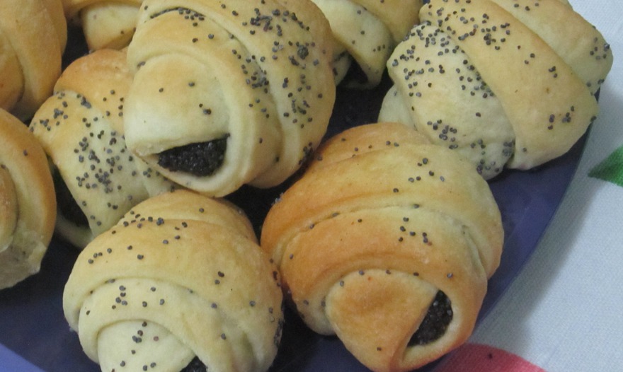 Булочки с черносливом и маком