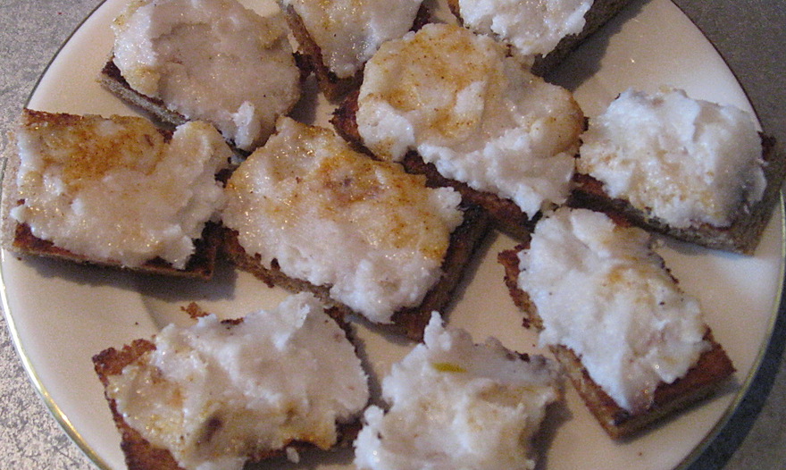 Перекрученное сало с гренками