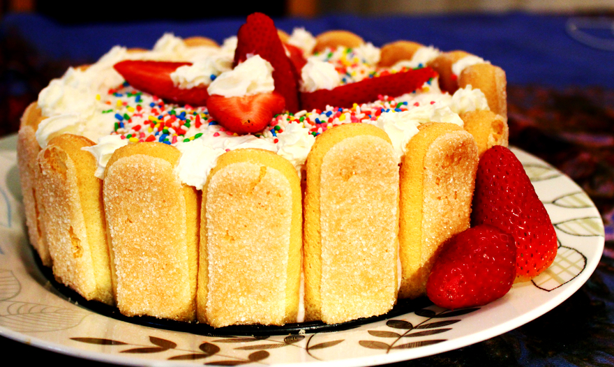 Клубнично-творожная шарлотка