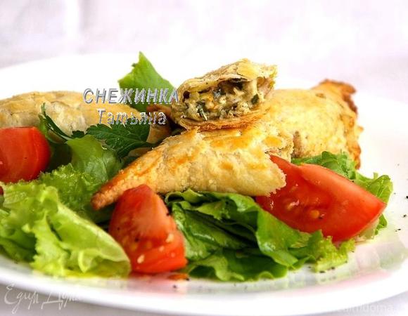 Салат с пирожками из морепродуктов