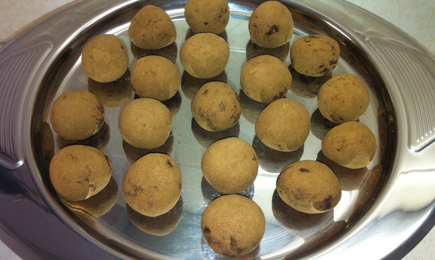 Апельсиновые конфеты в кэробе (по сыроеду)