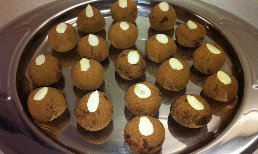 Апельсиновые конфеты в кэробе (по сыроеду)