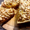 Пирог с миндальным кремом, персиками и орехами