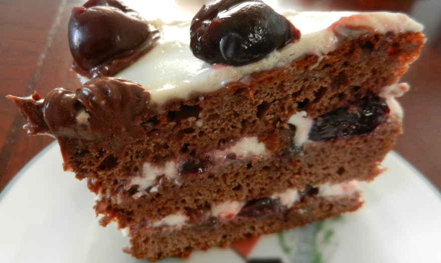 Торт с вишней и черносливом