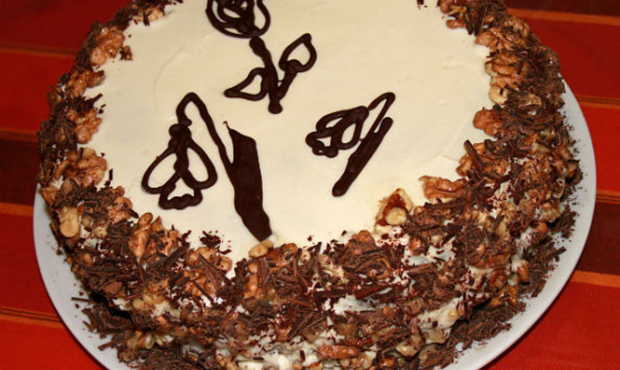 Торт с вишней и черносливом