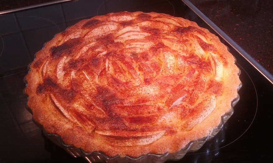 Яблочный пай с миндальным кремом