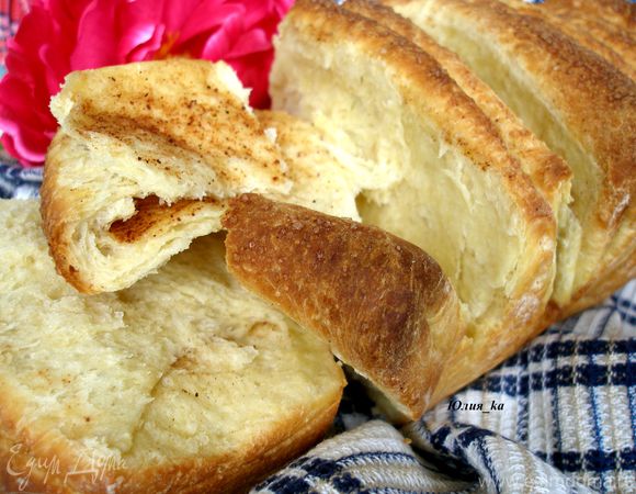 Слоеный сладкий хлеб с корицей