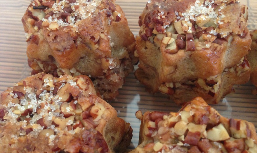 Яблочные кексы с орехами пекан