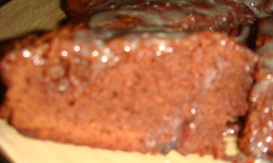 Брауни с клюквой и глазурью из белого шоколада