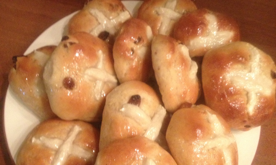 Английские пасхальные булочки (Hot cross buns)