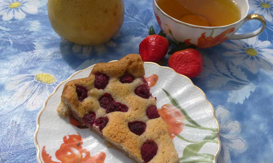 Пирожные «Финансье» с малиной (Financier) не классической формы