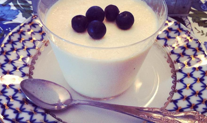 Сливочный пудинг со свежими ягодами 