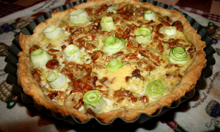 Открытый пирог с лисичками и цукини на ароматном тесте (для Натальи и Команды ЕД)