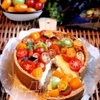 Чизкейк с сыром Джюгас и помидорным салатом