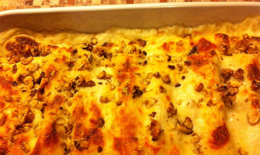 Каннелони с козьим сыром и орехами под соусом Бешамель