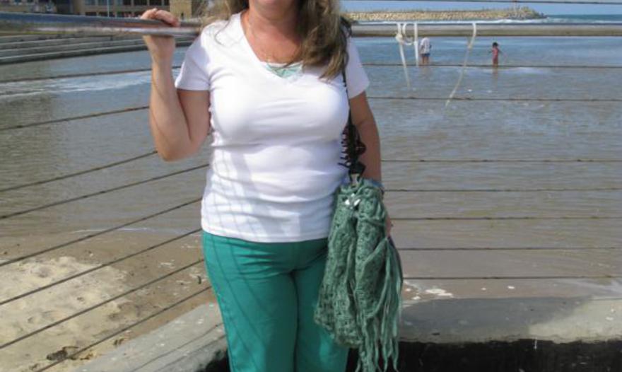 Шоколадный торт с вишней