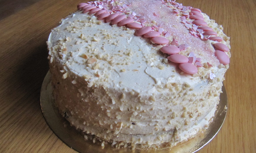 Шоколадный торт с "пьяным" черносливом и карамельно-сливочным кремом