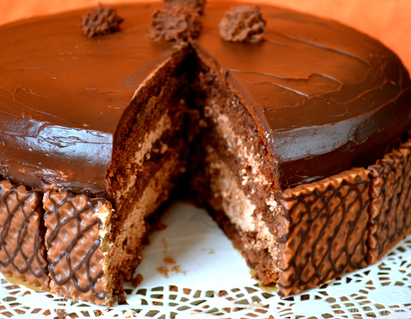 Шоколадный торт с вафельным кремом