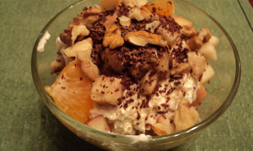 Творожно-сливочный крем с малиной и голубикой