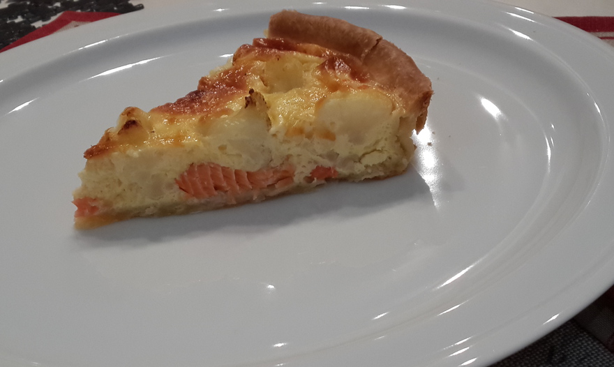 Киш лорен с семгой и цветой капустой