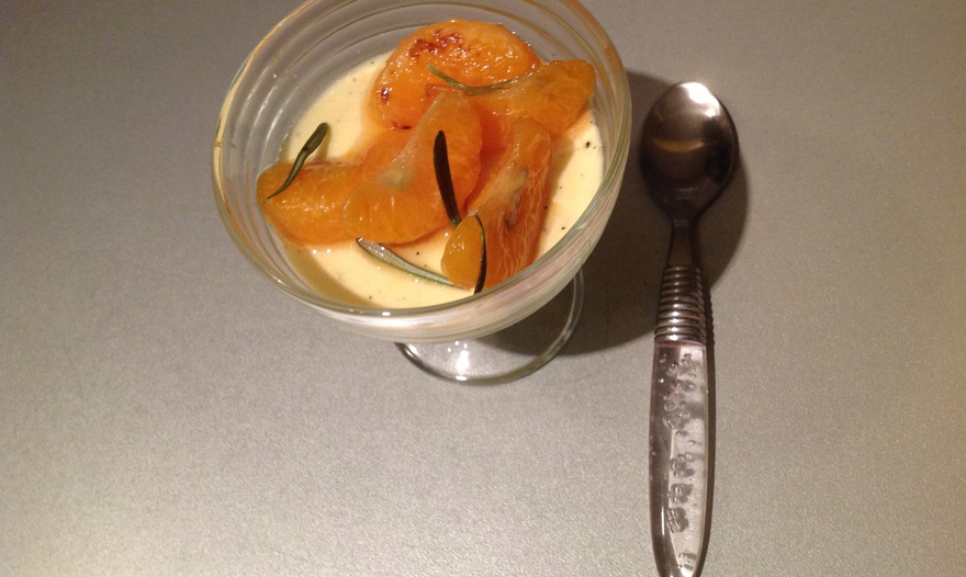 Йогуртовая панна котта с мандариновым соусом