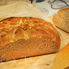 Цельнозерновой хлеб с чесноком и тыквенными семечками
