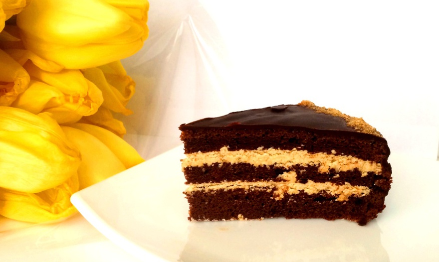 Торт "Прага с карамельно-грильяжным кремом"