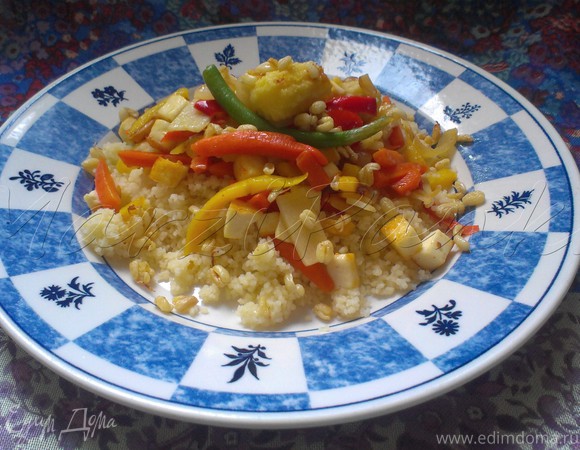 Кус-кус с паниром, овощами wok и ростками маша
