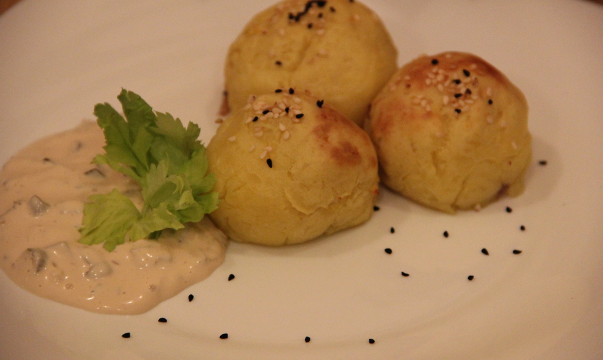 Картофельные зразы с капустой из духовки