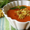 Холодный красный суп с ароматной крошкой