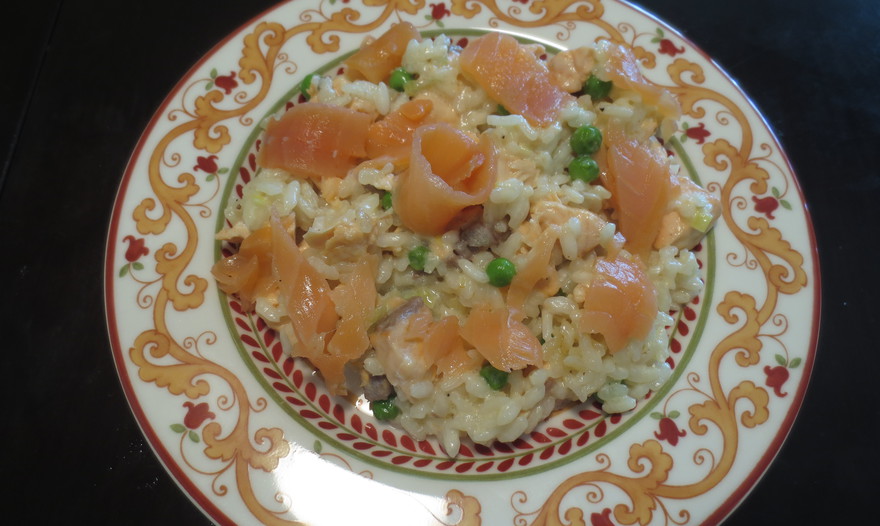 Ризотто с лососем и  зеленым горошком 