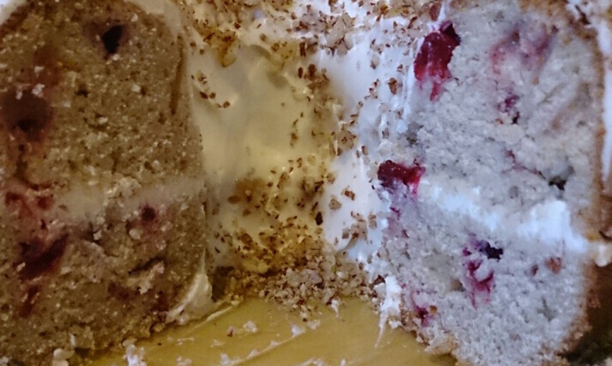 Банановый кекс с тремя видами муки и вяленой клюквой