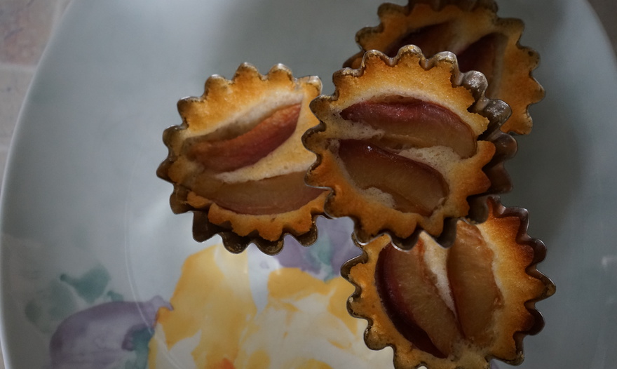 Нежнейшие пирожные со сливами