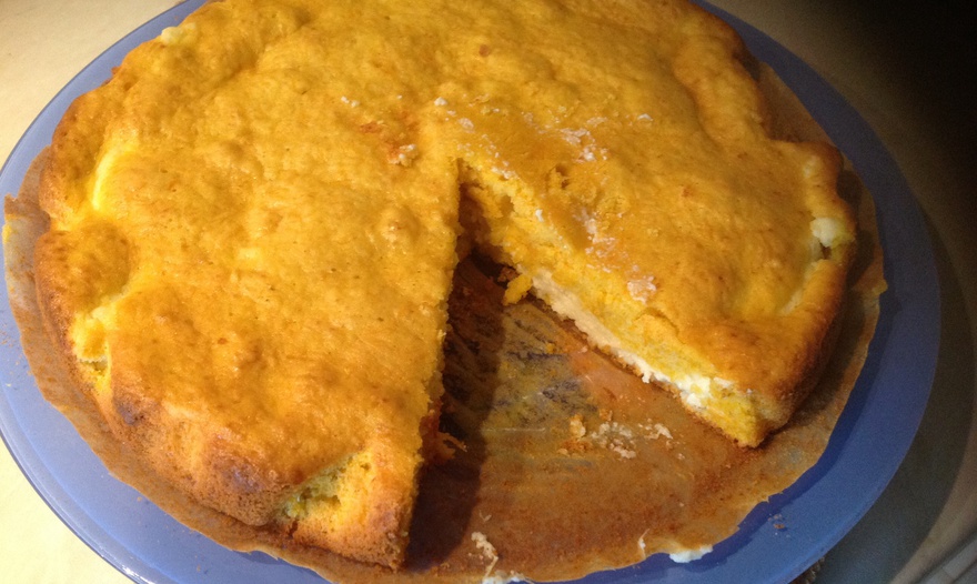 Морковный пирог со сливочной прослойкой